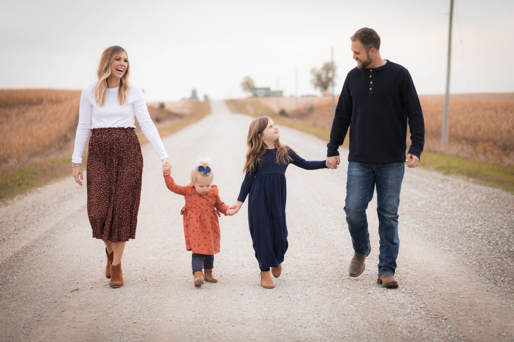 VanZee/Wares/VandeKamp Family | Pleasantville, Iowa | Iowa Family&nbsp;Photographer