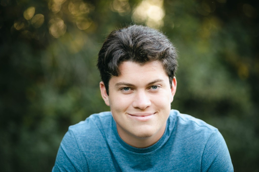 Alex is a Senior! | Class of 2022 | Iowa Family Photographer | Marion County Park | Knoxville, Iowa